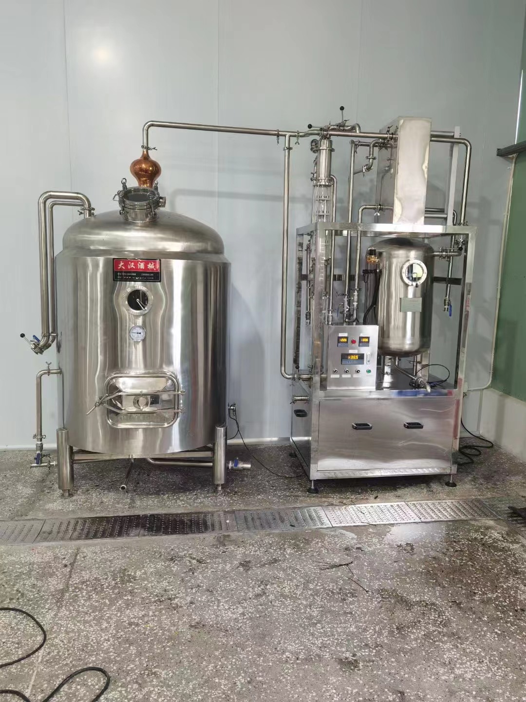 黑龙江黑河市爱辉区杨总的一台低温酿酒设备已安装调试完成